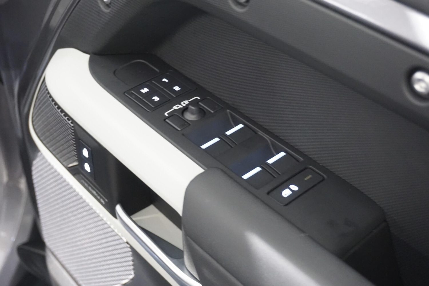 Used Land Rover Defender 2024 for sale - 76989411: Photo 66