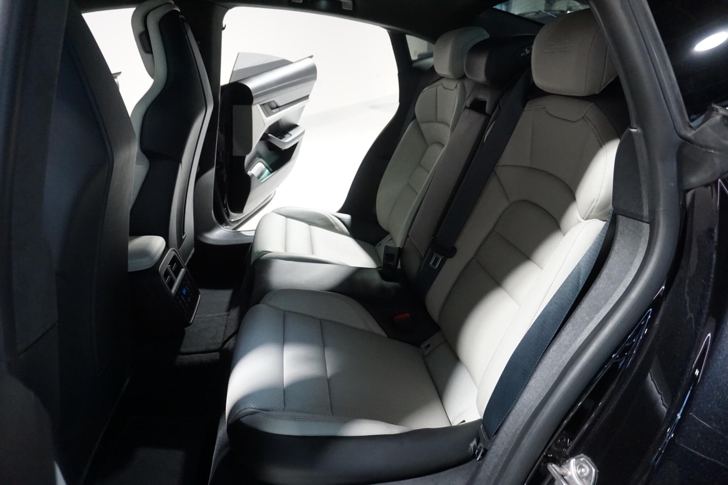 Used Porsche Taycan 2020 for sale - 77559505: Photo 14