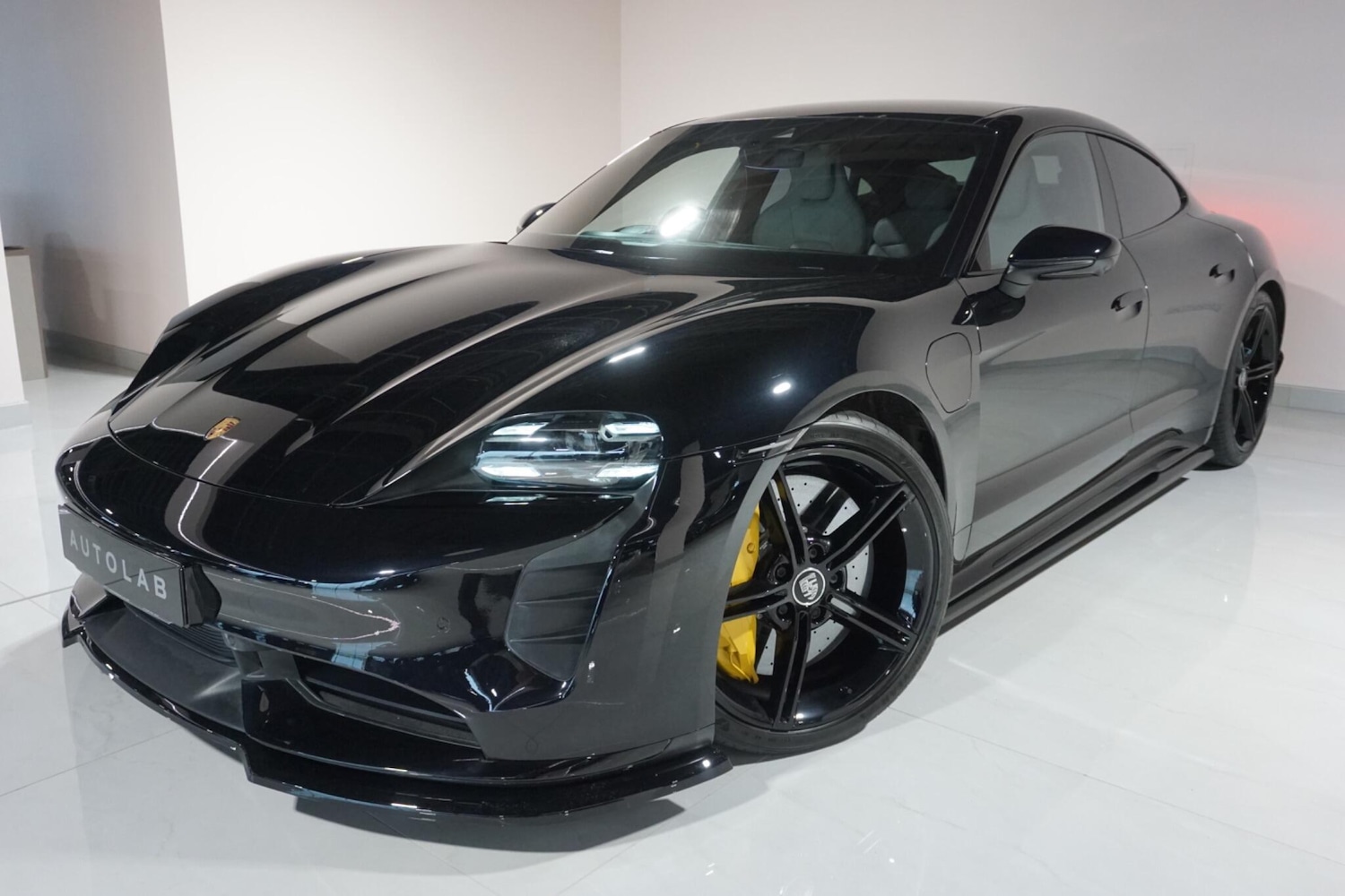 Used Porsche Taycan 2020 for sale - 77559505: Photo 26