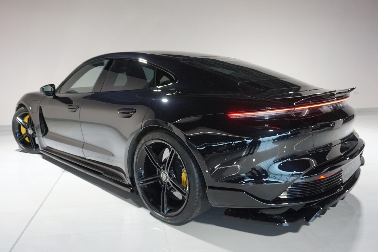 Used Porsche Taycan 2020 for sale - 77559505: Photo 27