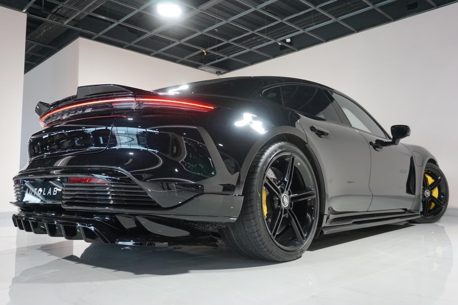 Used Porsche Taycan 2020 for sale - 77559505: Photo 33