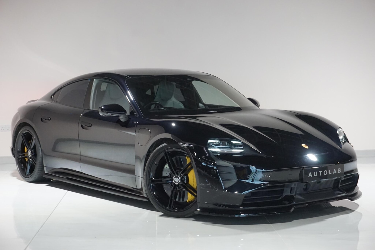 Used Porsche Taycan 2020 for sale - 77559505: Photo 39