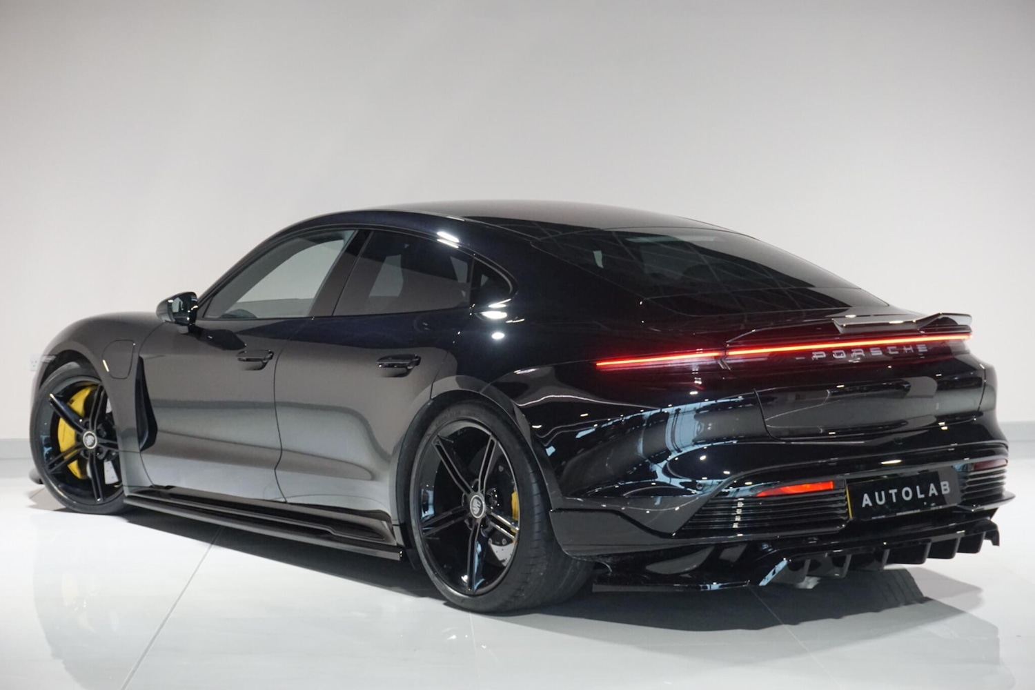 Used Porsche Taycan 2020 for sale - 77559505: Photo 40