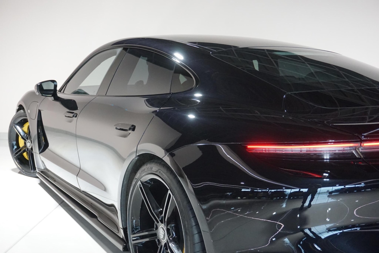 Used Porsche Taycan 2020 for sale - 77559505: Photo 52