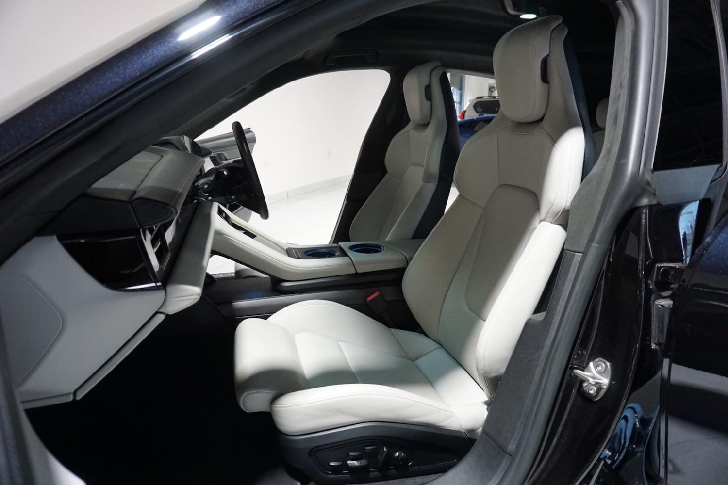 Used Porsche Taycan 2020 for sale - 77559505: Photo 54