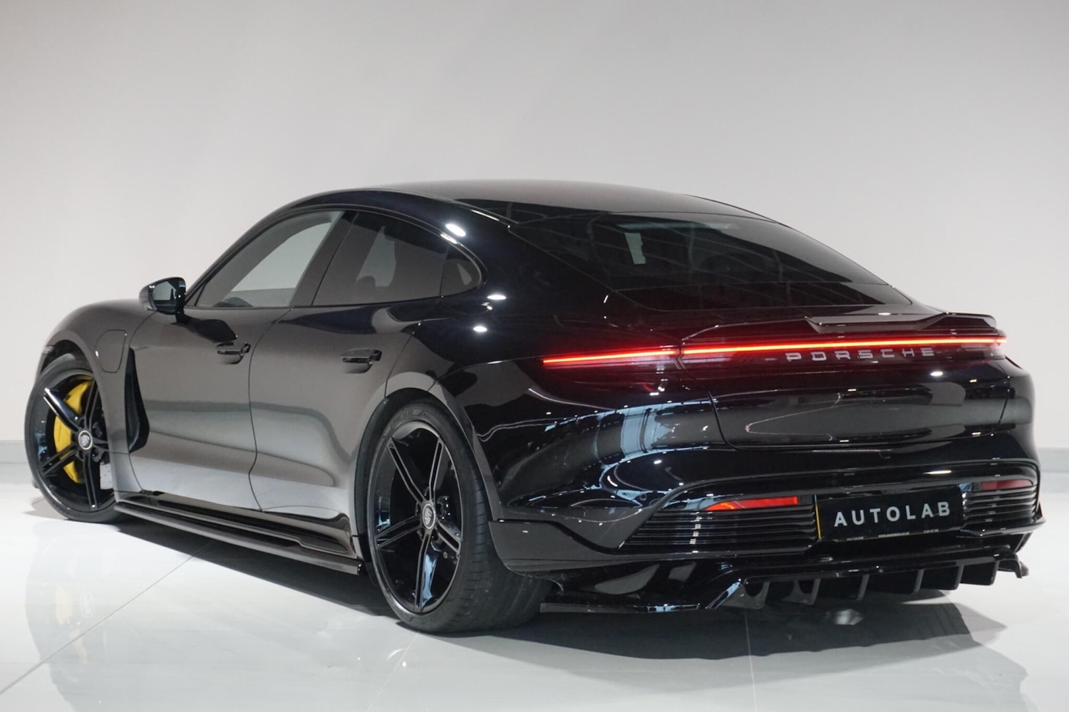 Used Porsche Taycan 2020 for sale - 77559505: Photo 6