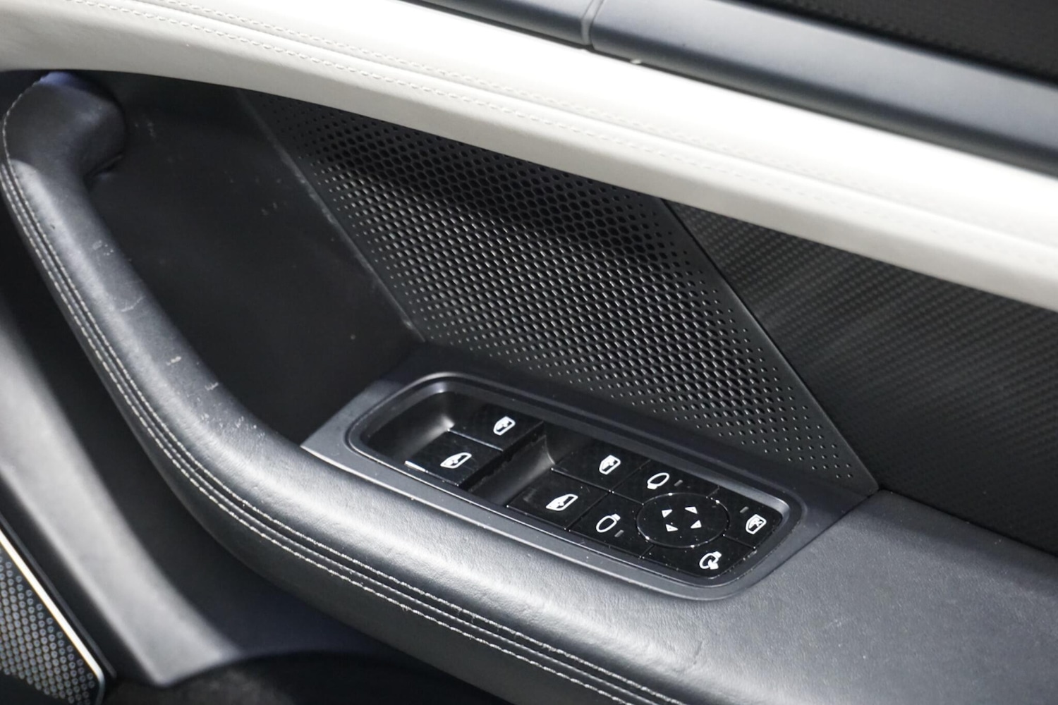 Used Porsche Taycan 2020 for sale - 77559505: Photo 71