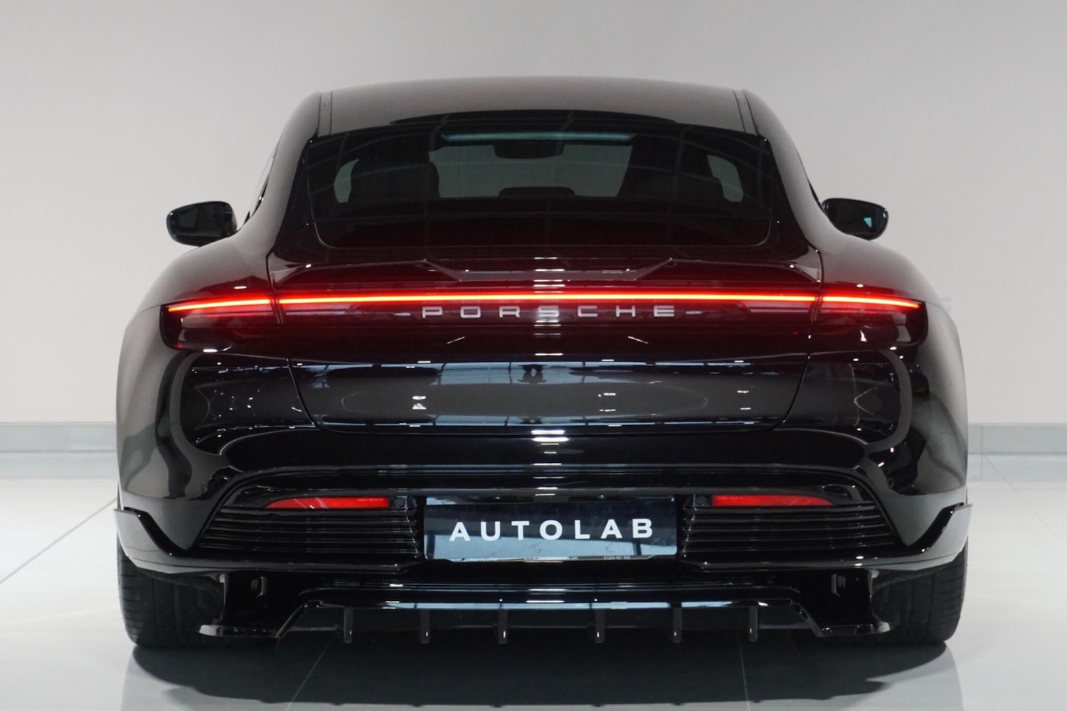 Used Porsche Taycan 2020 for sale - 77559505: Photo 8