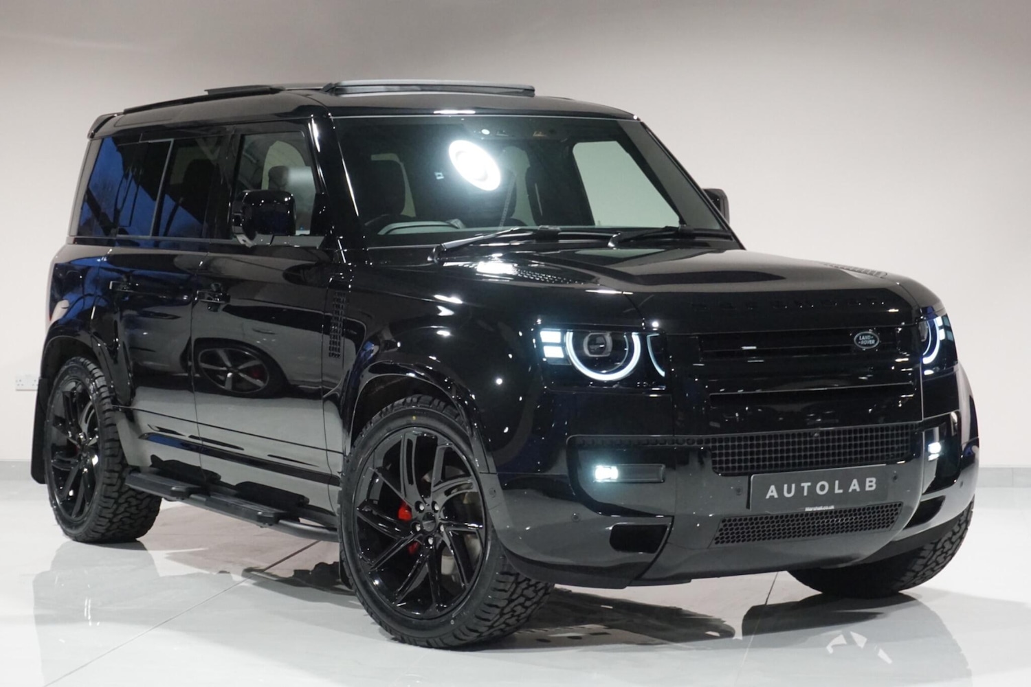 Used Land Rover Defender 110 for sale - 76913162: Photo 1