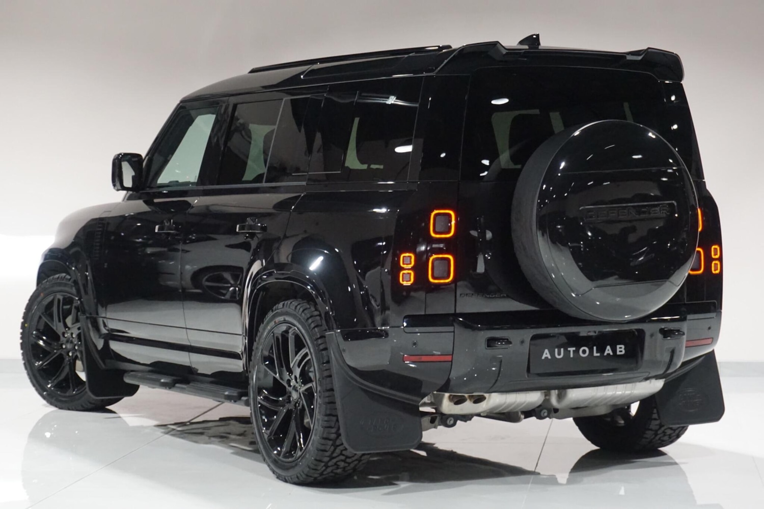 Used Land Rover Defender 110 for sale - 76913162: Photo 6