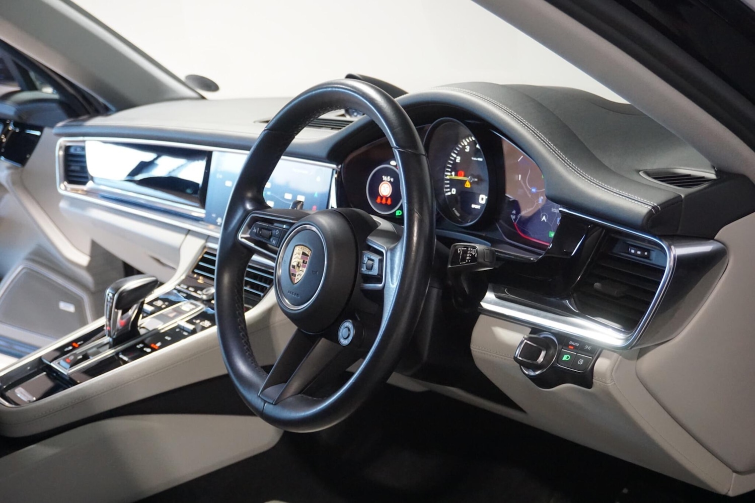 Used Porsche Panamera 2022 for sale - 77939710: Photo 13