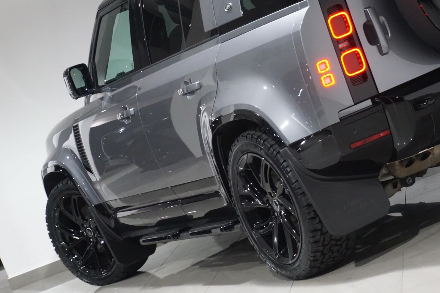 Used Land Rover Defender 110 for sale - 77053999: Photo 44