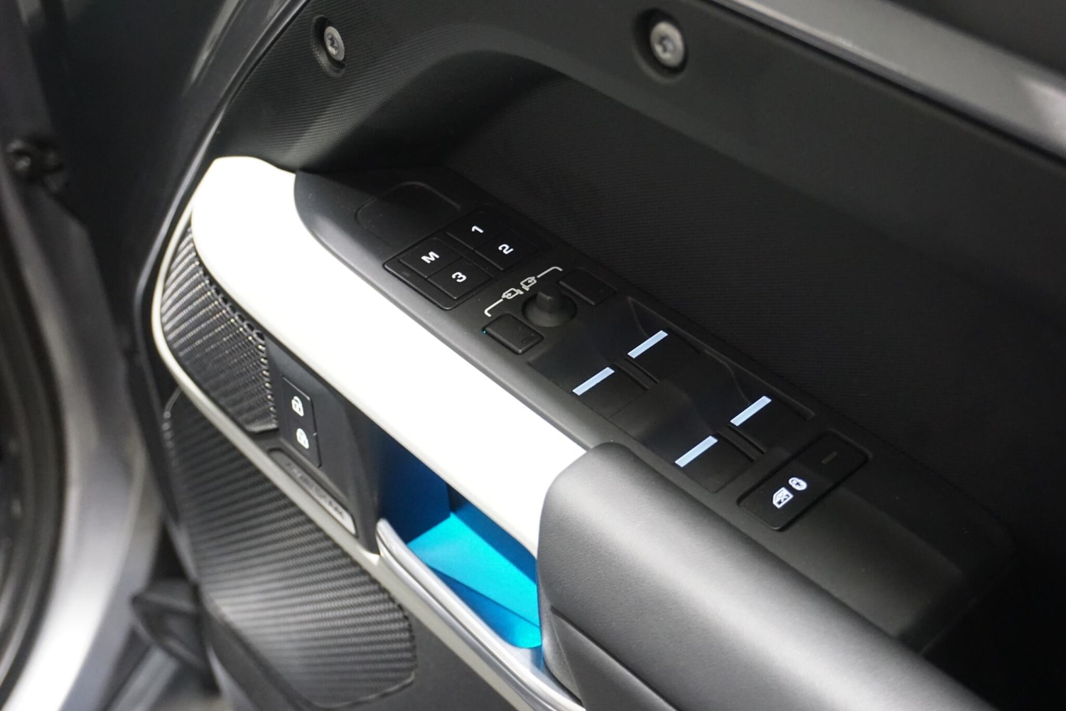 Used Land Rover Defender 110 for sale - 77053999: Photo 67