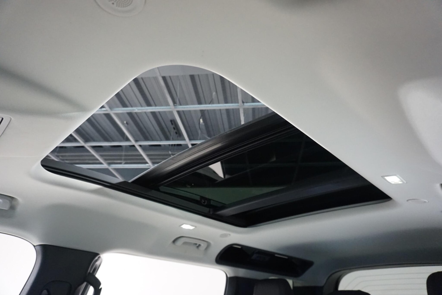 Used Land Rover Defender 110 for sale - 77016423: Photo 12