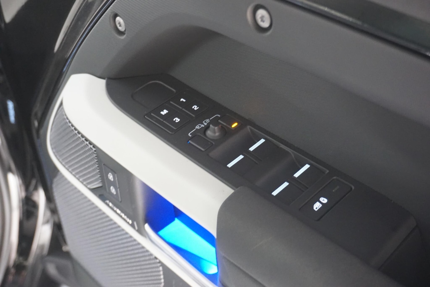 Used Land Rover Defender 110 for sale - 77016423: Photo 67