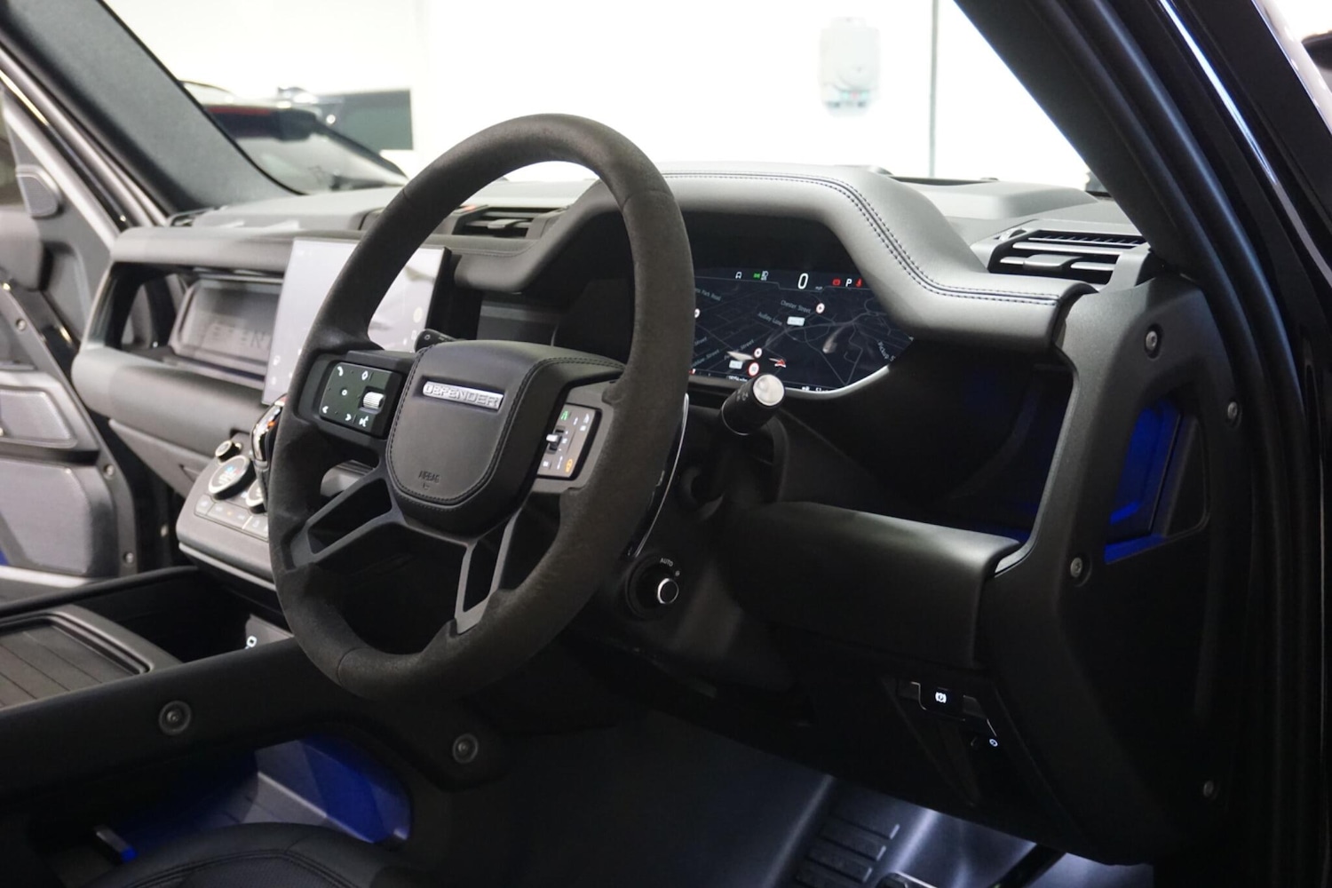 Used Land Rover Defender 110 2023 for sale - 76348956: Photo 11