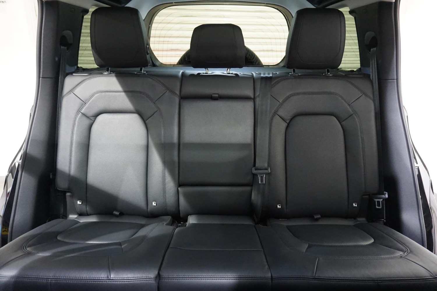 Used Land Rover Defender 2024 for sale - 76701319: Photo 11