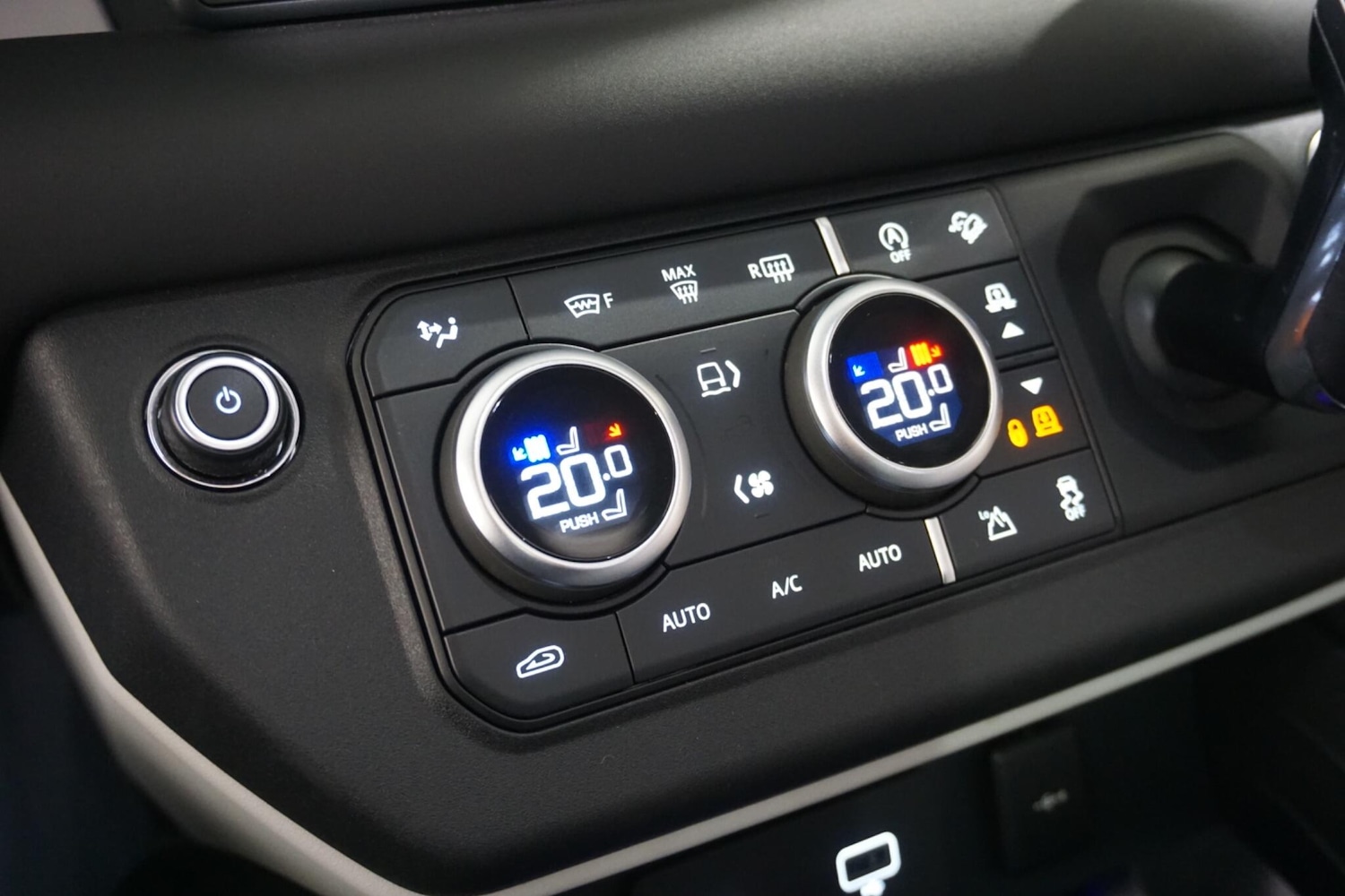 Used Land Rover Defender 2024 for sale - 76701319: Photo 66