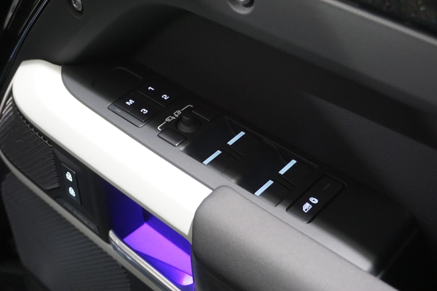 Used Land Rover Defender 2024 for sale - 76701319: Photo 67