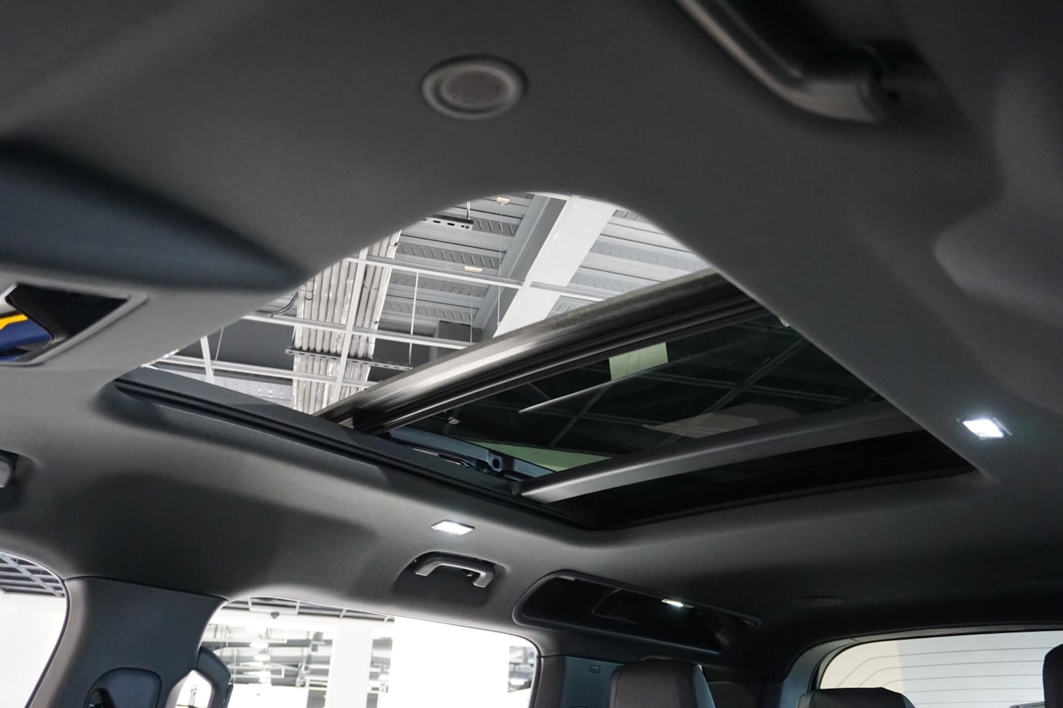 Used Land Rover Defender 110 for sale - 77314803: Photo 12