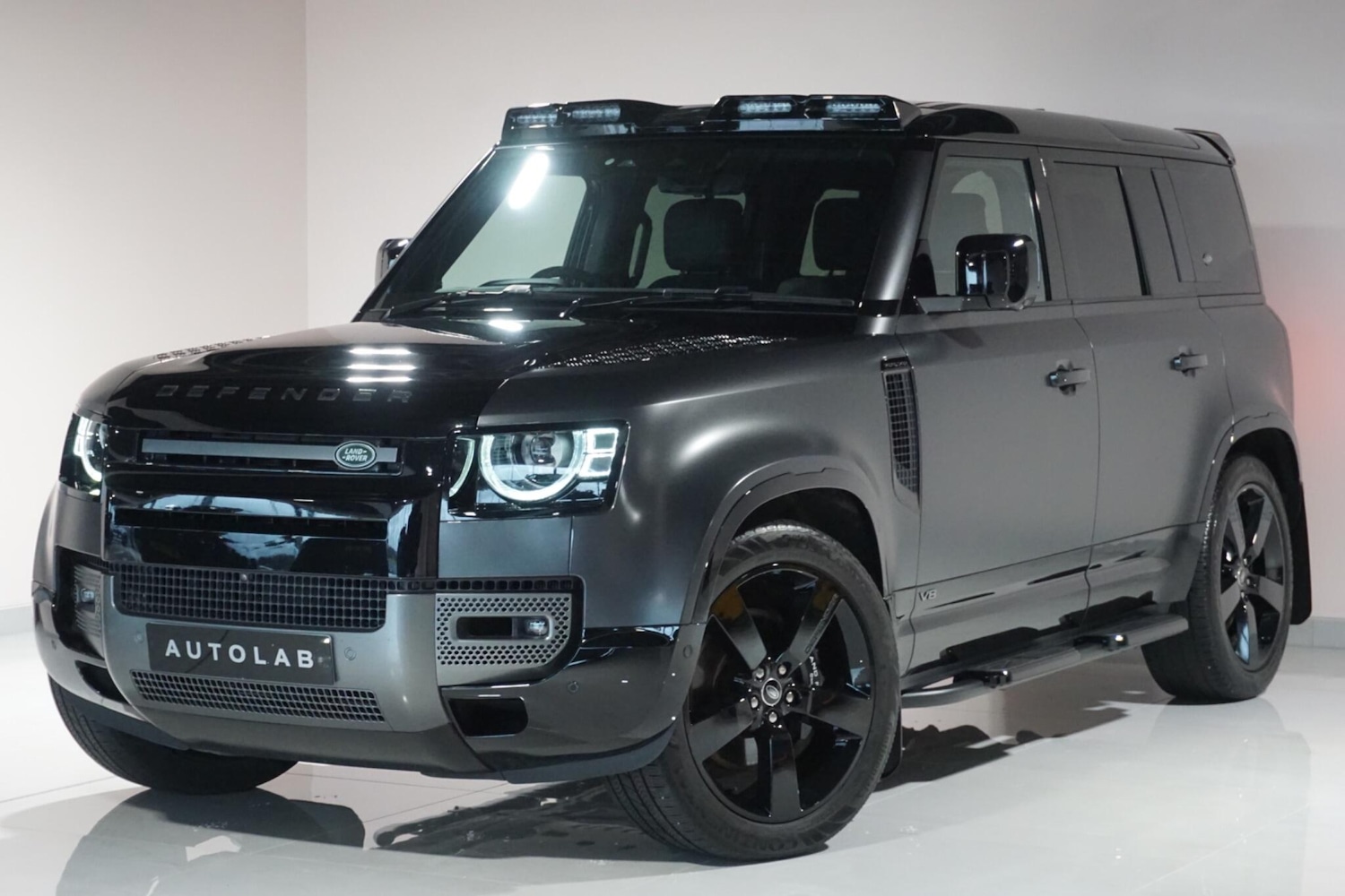 Used Land Rover Defender 110 for sale - 77314803: Photo 25