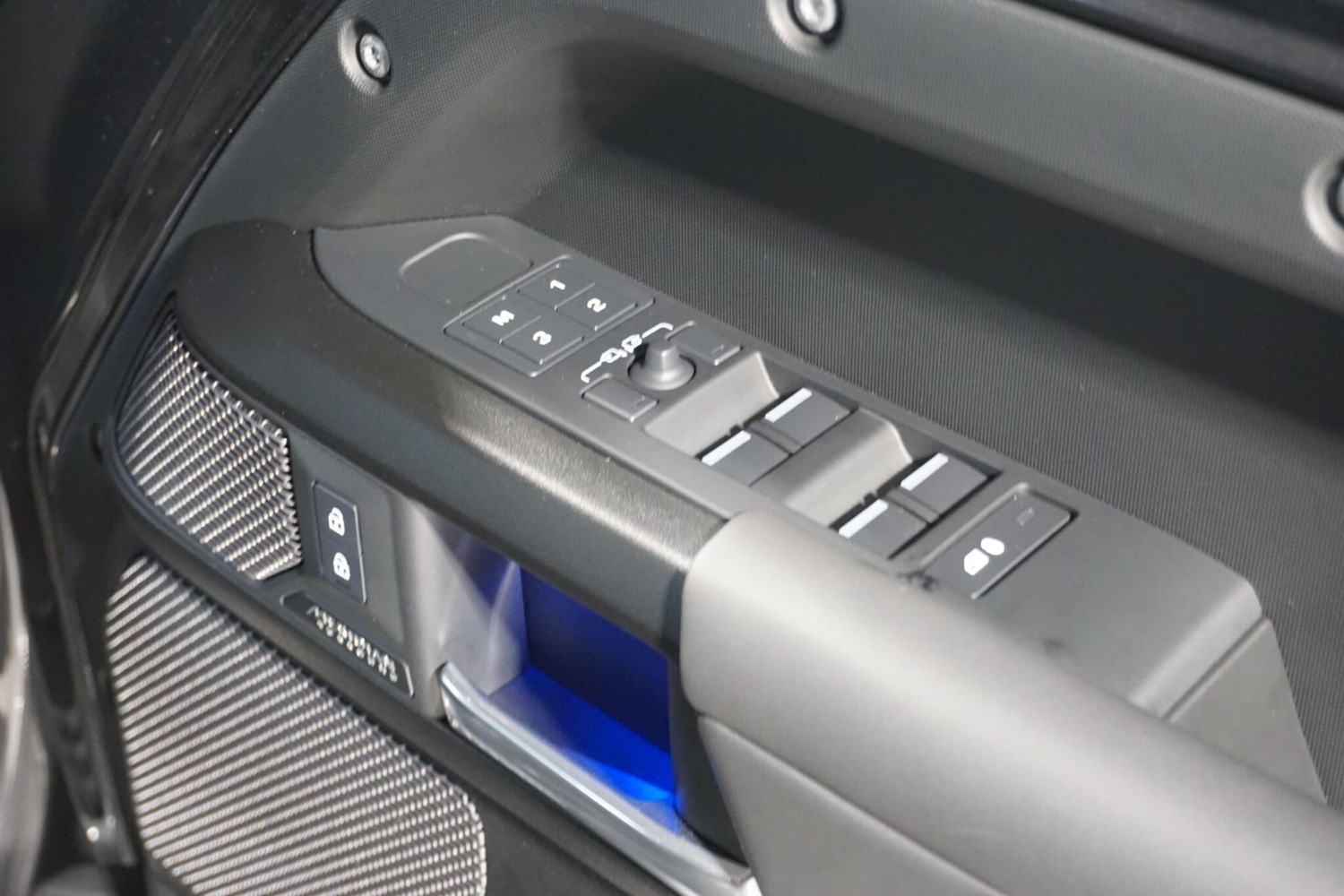 Used Land Rover Defender 110 for sale - 77314803: Photo 70