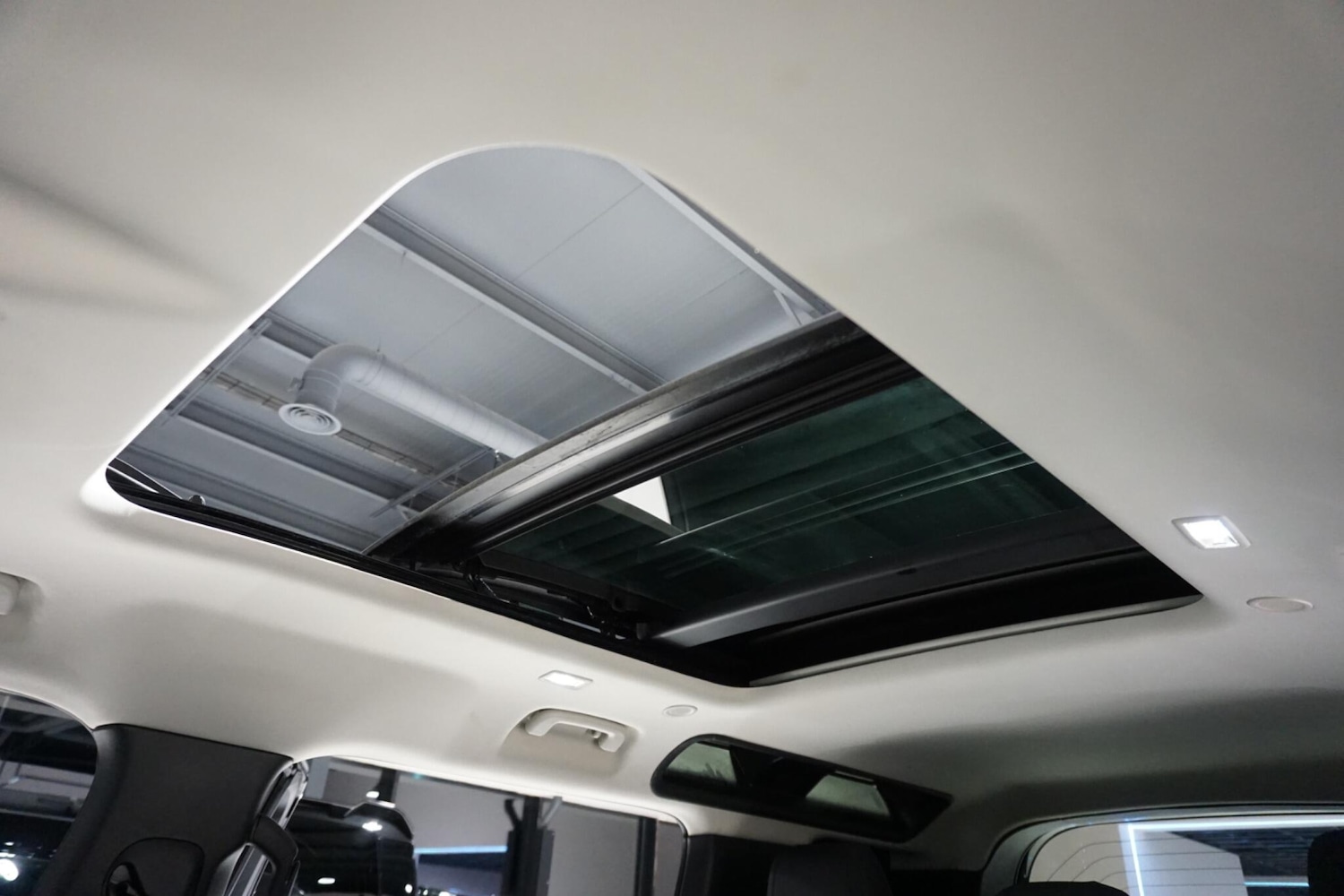 Used Land Rover Defender 110 for sale - 76936284: Photo 12