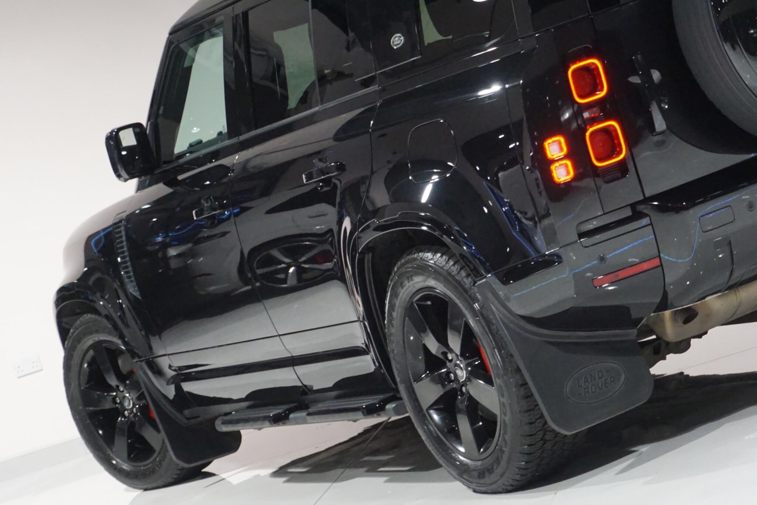 Used Land Rover Defender 110 for sale - 76936284: Photo 38