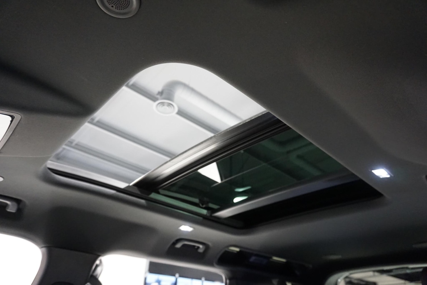 Used Land Rover Defender 2023 for sale - 76913901: Photo 12