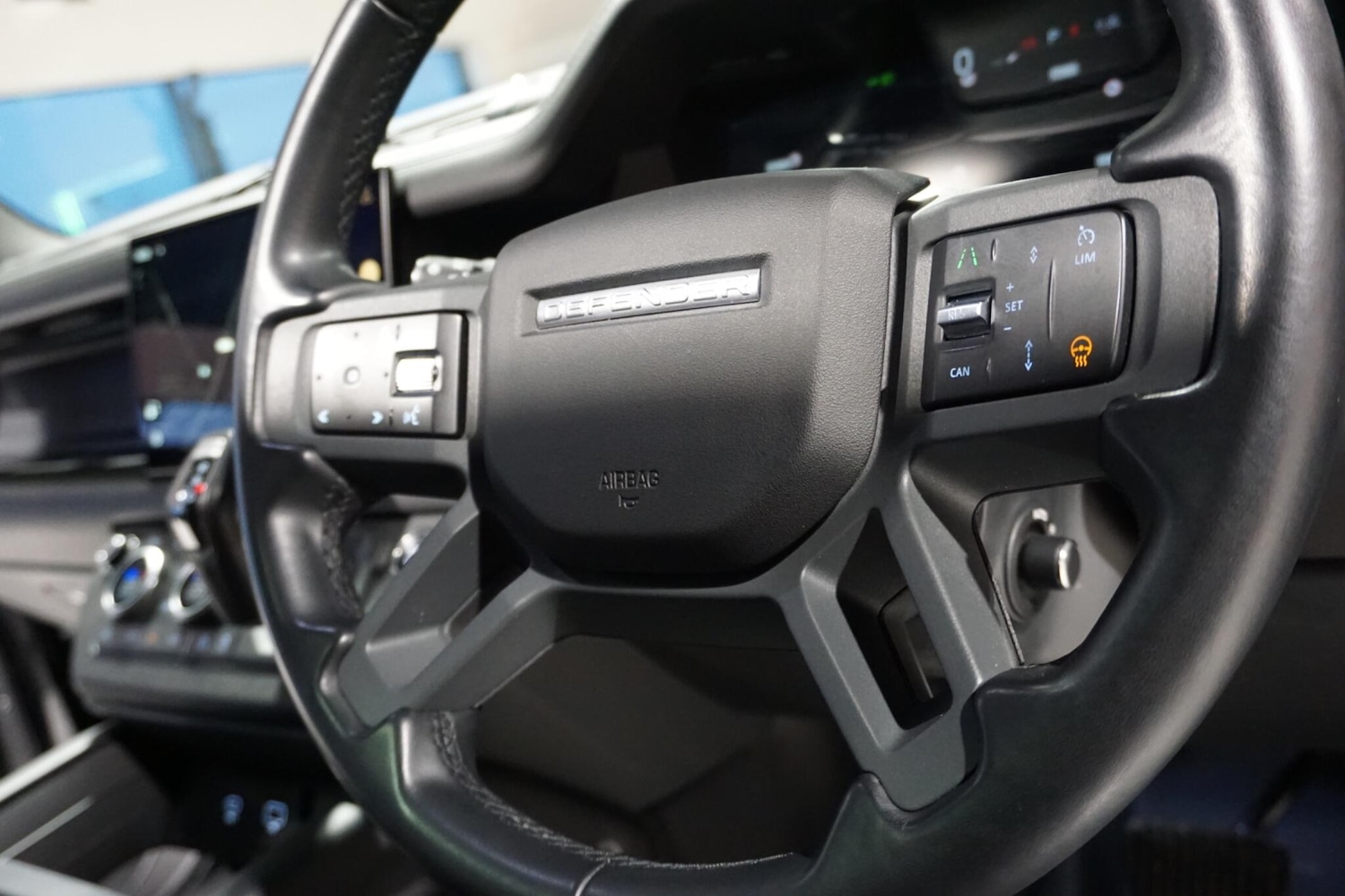 Used Land Rover Defender 2023 for sale - 76913901: Photo 60