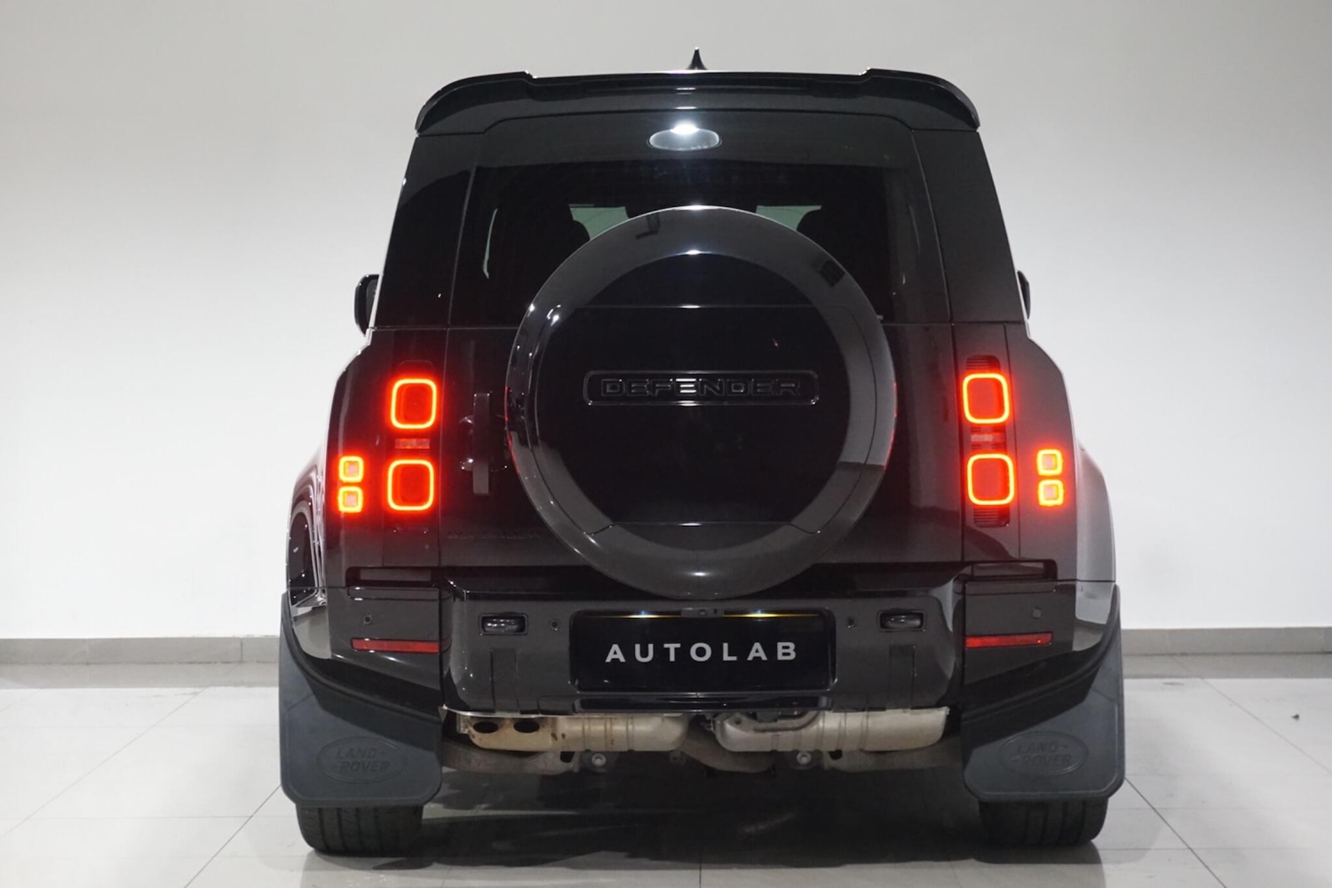 Used Land Rover Defender 2023 for sale - 76913901: Photo 8