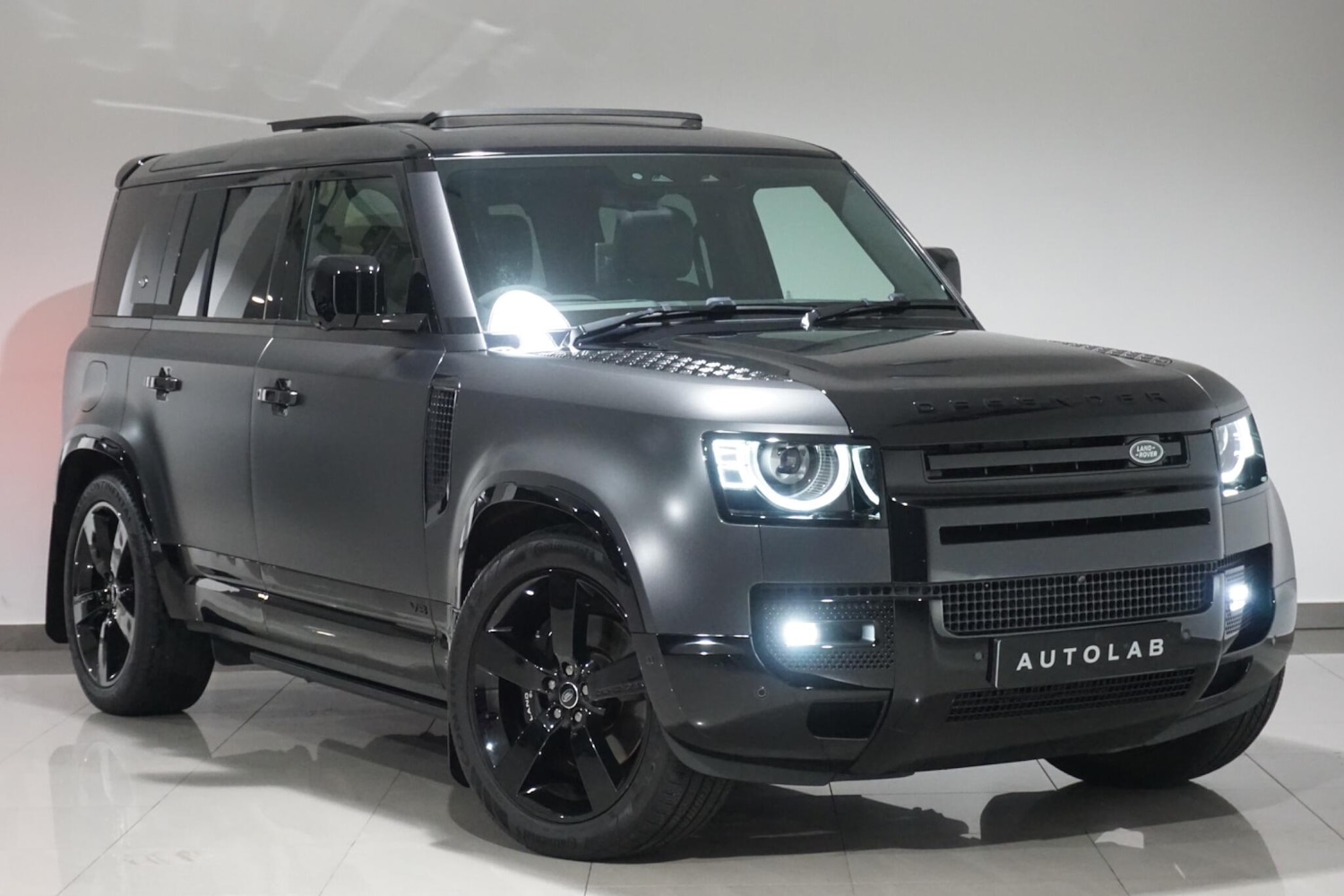 Used Land Rover Defender 110 2024 for sale - 76360381: Photo 1