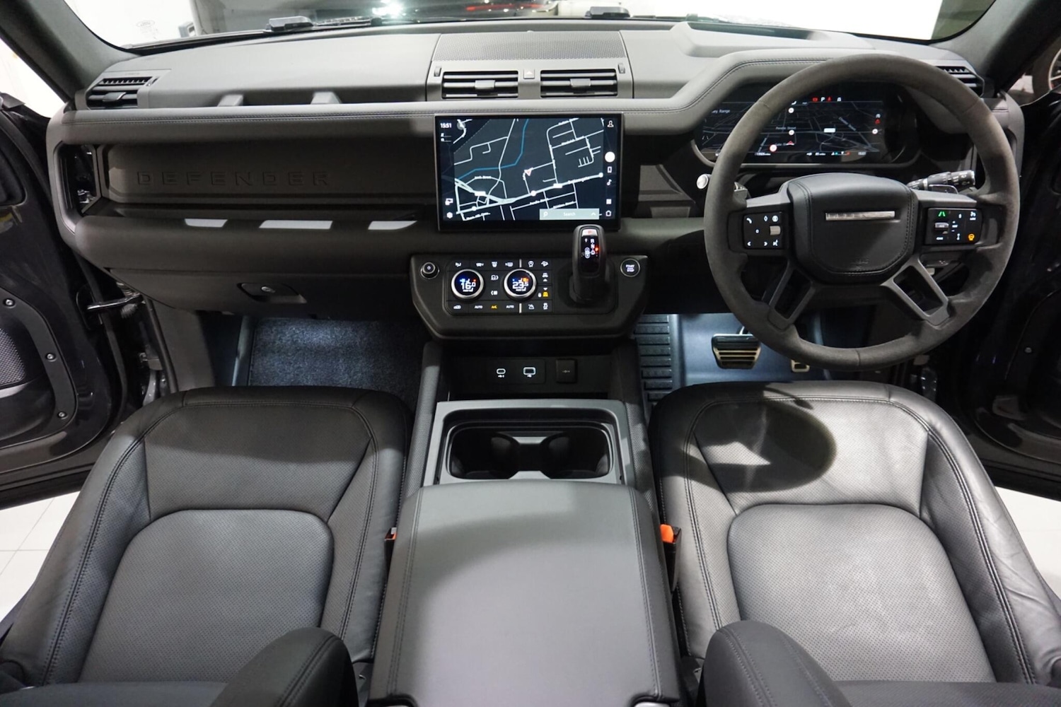 Used Land Rover Defender 110 2024 for sale - 76360381: Photo 6