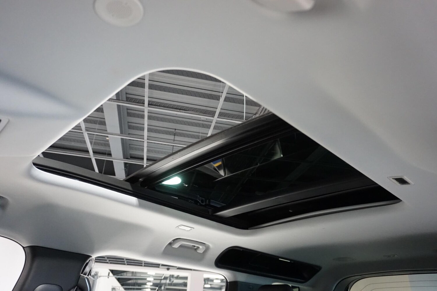 Used Land Rover Defender 110 for sale - 77440144: Photo 12