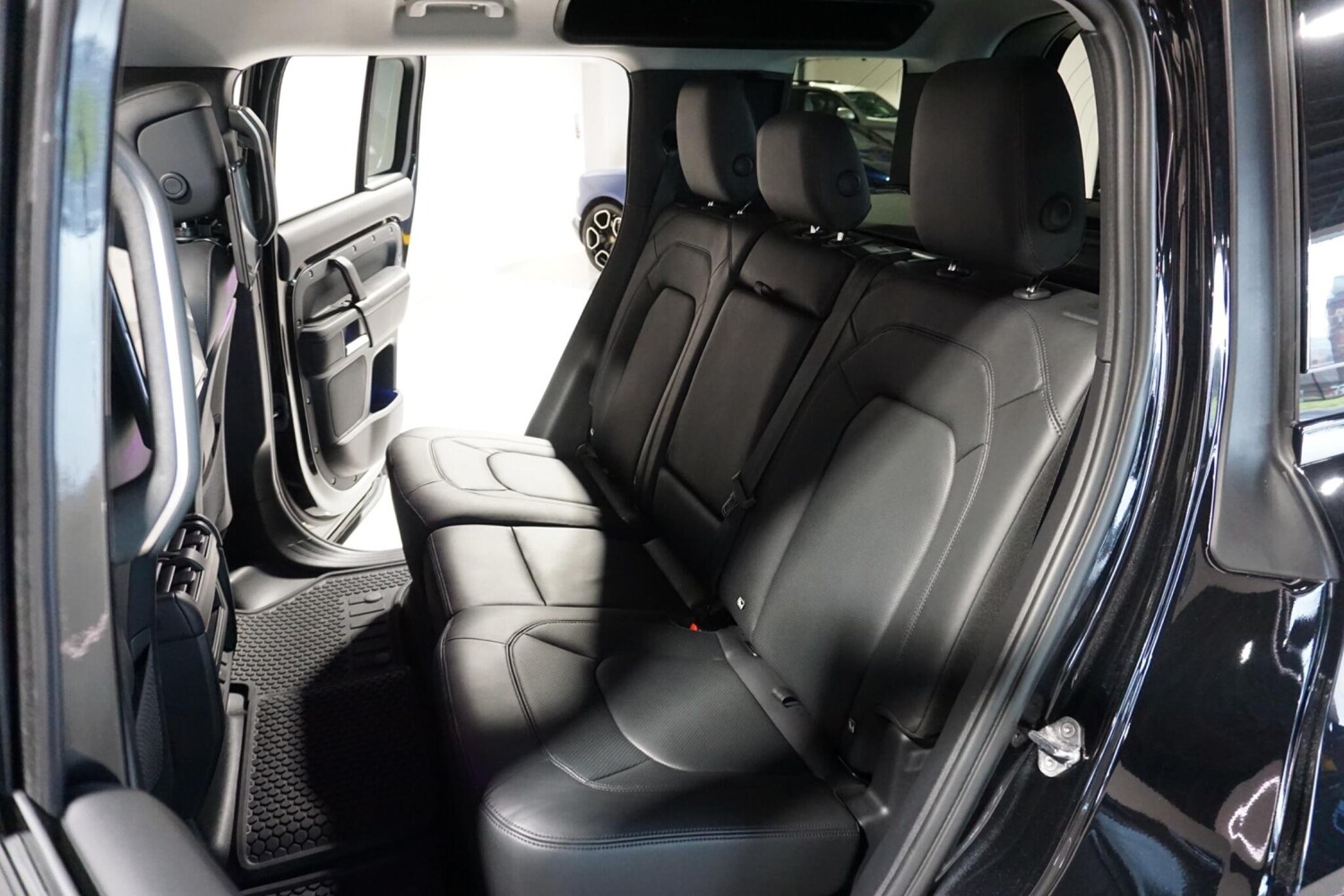 Used Land Rover Defender 110 for sale - 77440144: Photo 15