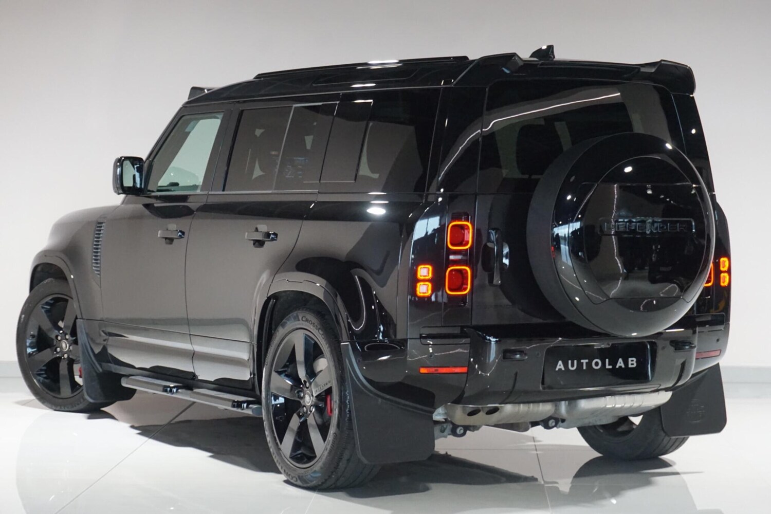 Used Land Rover Defender 110 for sale - 77440144: Photo 6