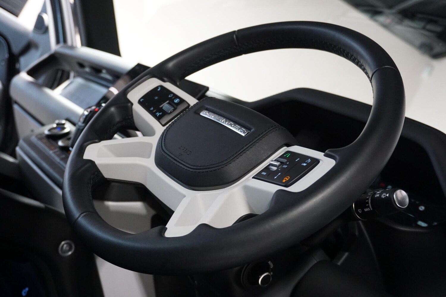 Used Land Rover Defender 110 for sale - 77440144: Photo 60