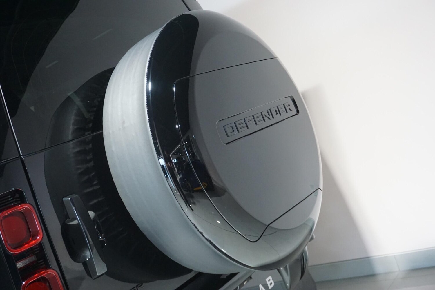 Used Land Rover Defender 110 for sale - 77440144: Photo 74