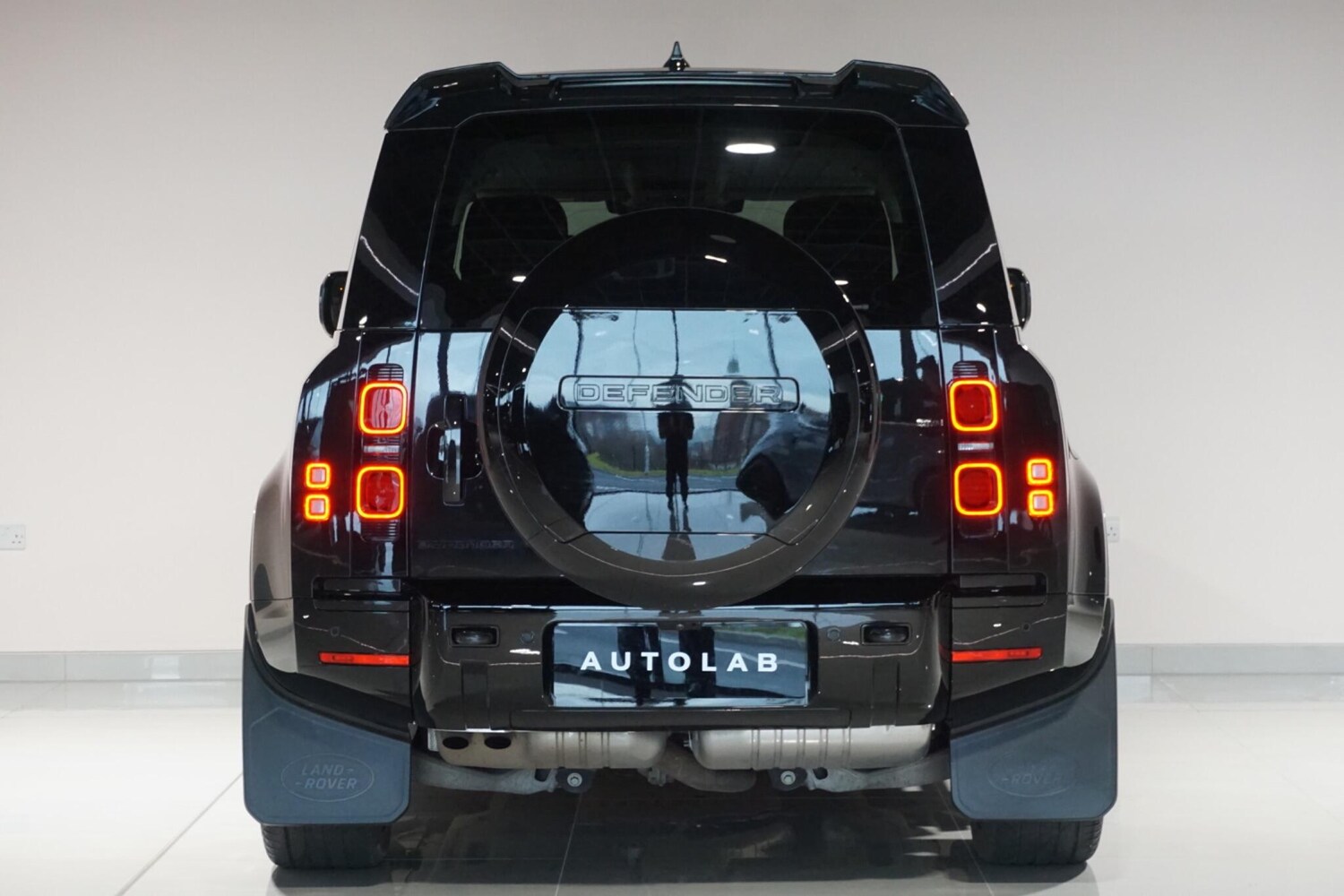 Used Land Rover Defender 110 for sale - 77440144: Photo 8