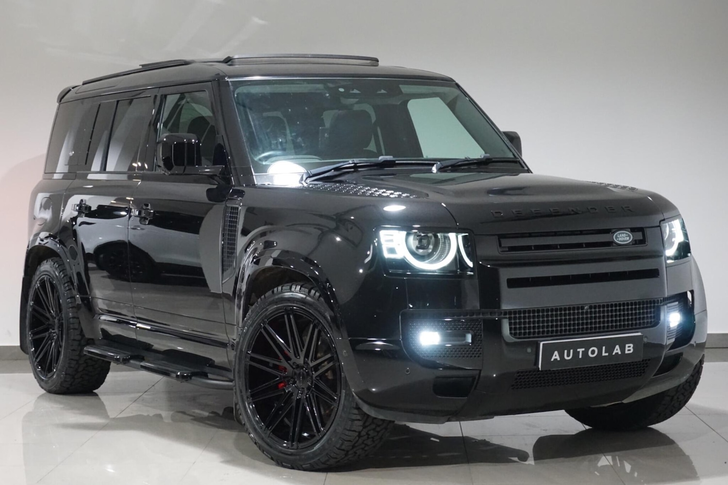 Used Land Rover Defender 110 for sale - 78135564: Photo 1