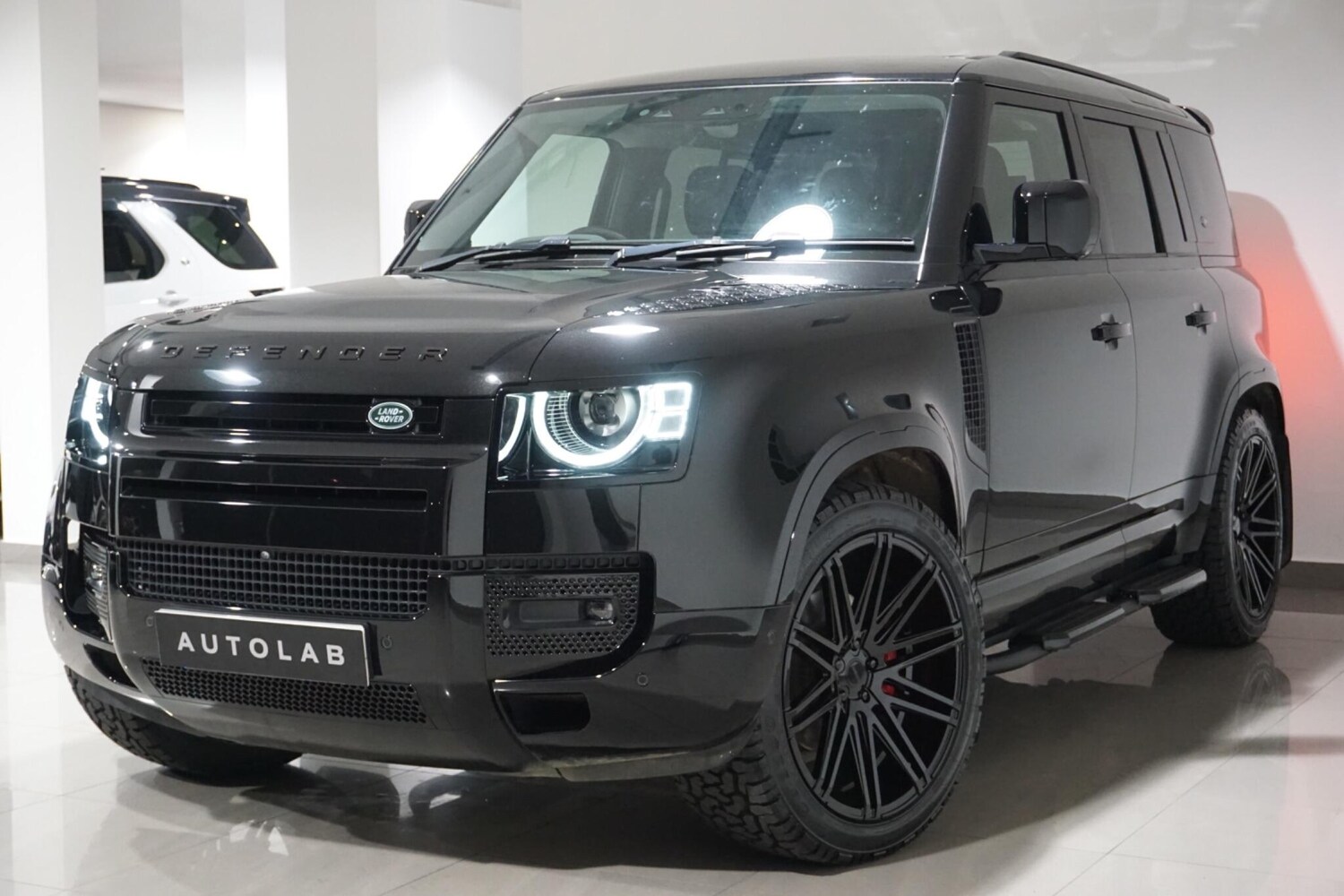 Used Land Rover Defender 110 for sale - 78135564: Photo 24