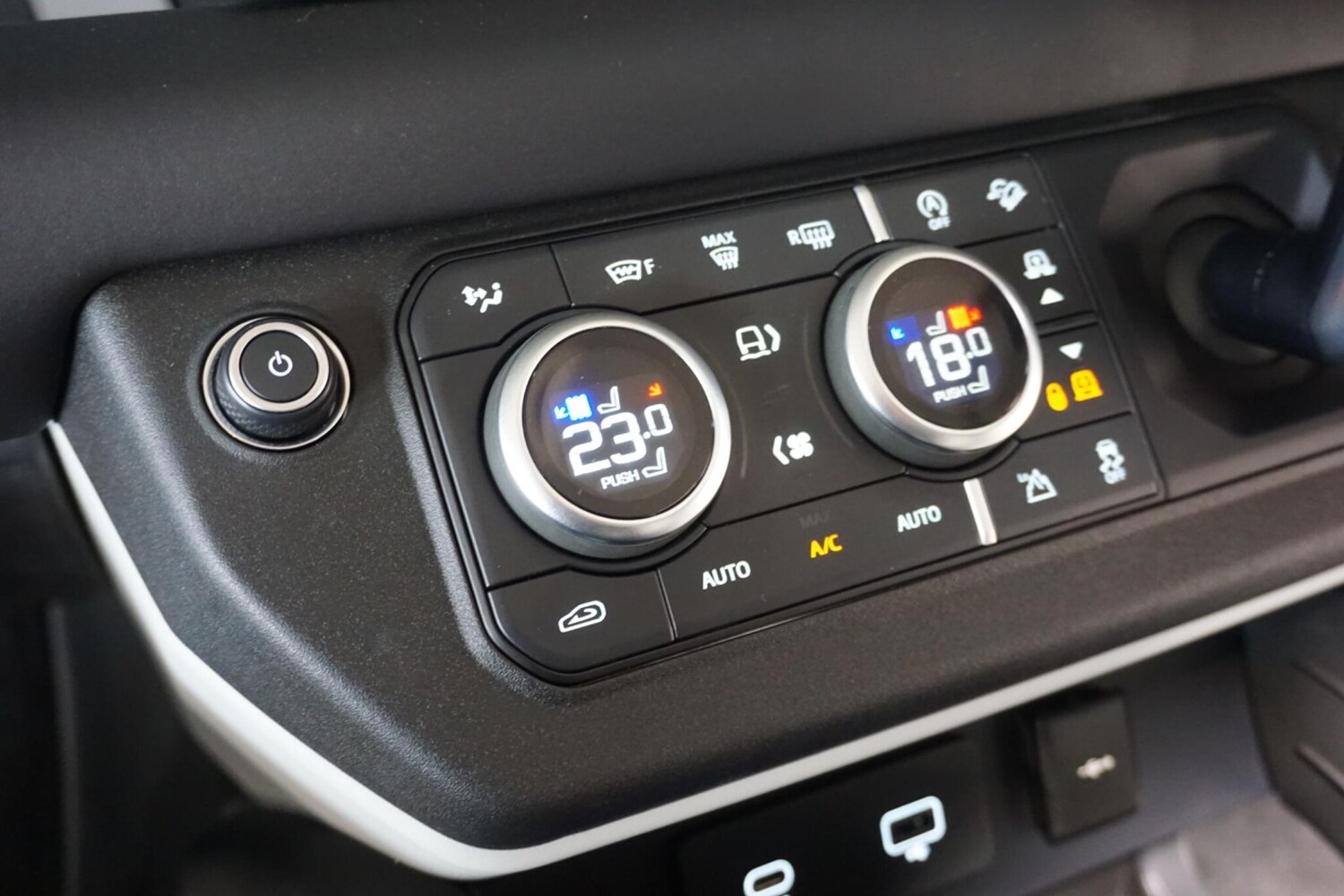 Used Land Rover Defender 110 for sale - 78135564: Photo 66