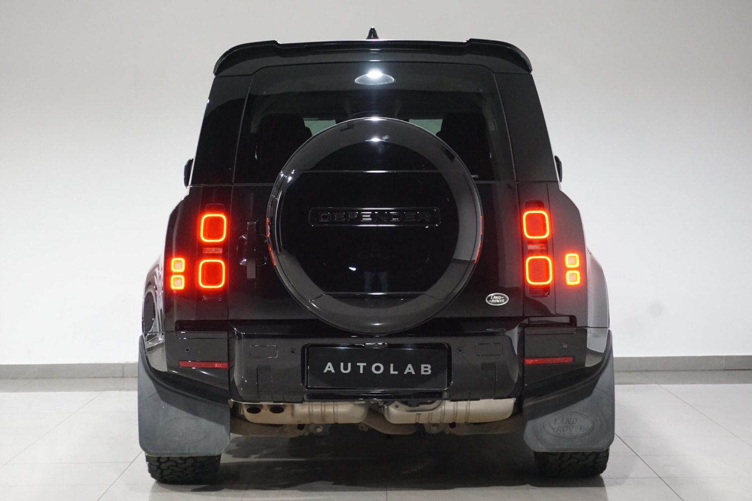 Used Land Rover Defender 110 for sale - 78135564: Photo 8