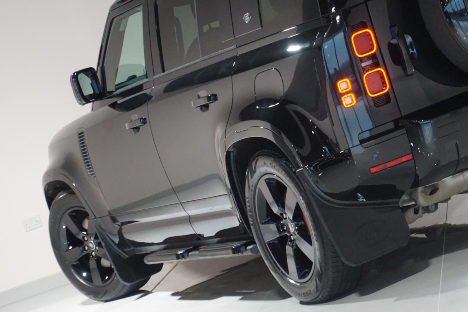 Used Land Rover Defender 2024 for sale - 77722507: Photo 31