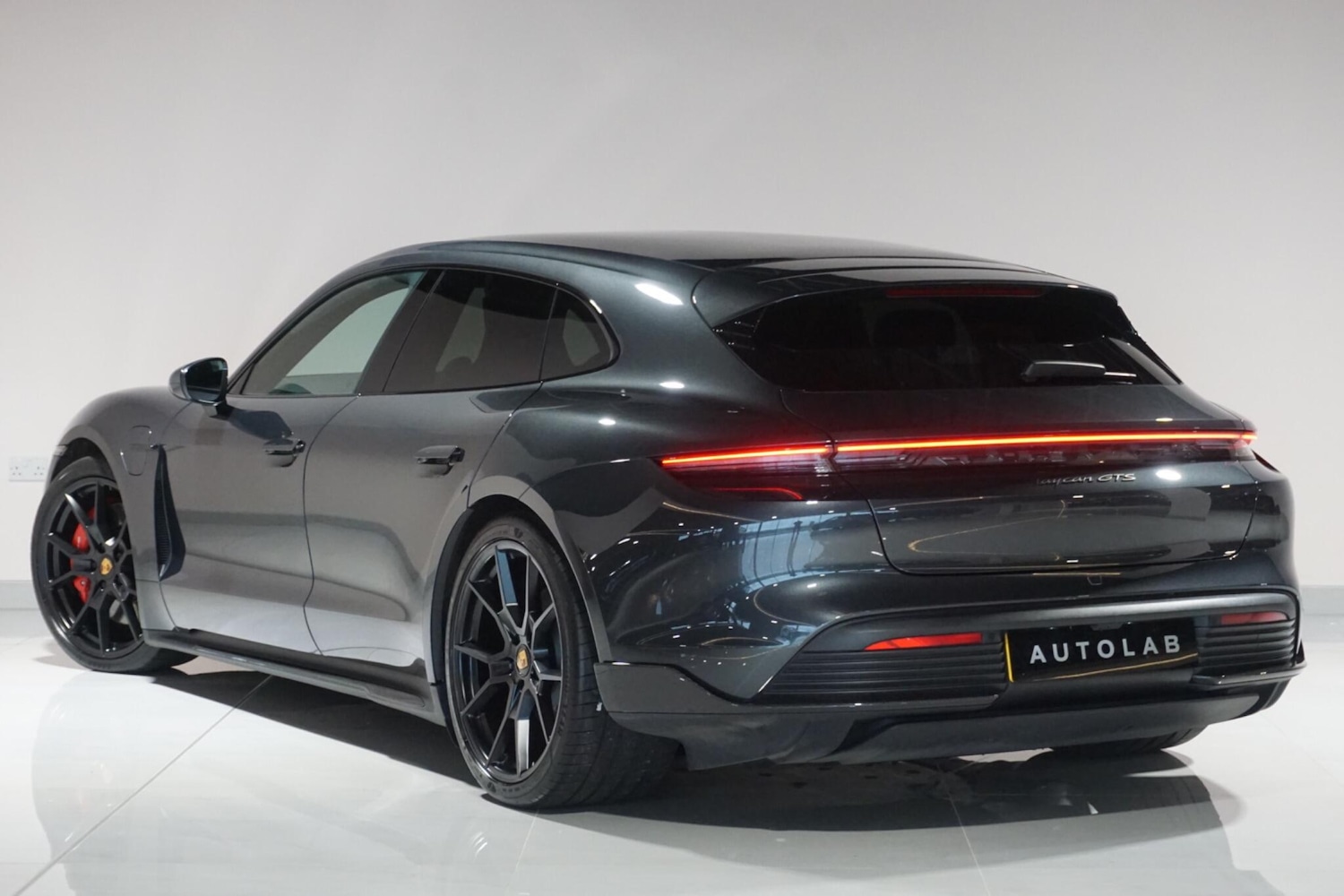 Used Porsche Taycan 2023 for sale - 77525007: Photo 6