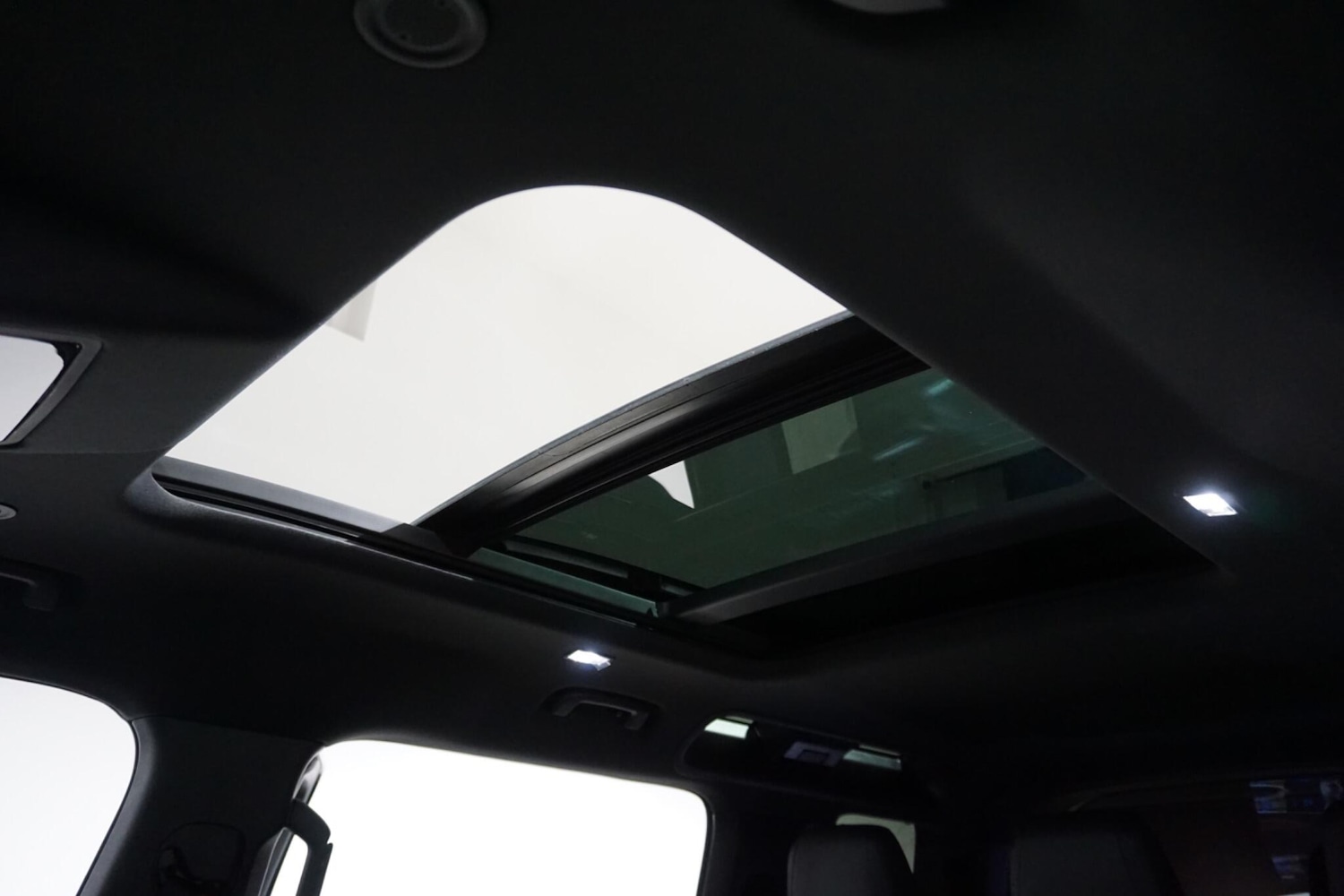 Used Land Rover Defender 2023 for sale - 76472977: Photo 13