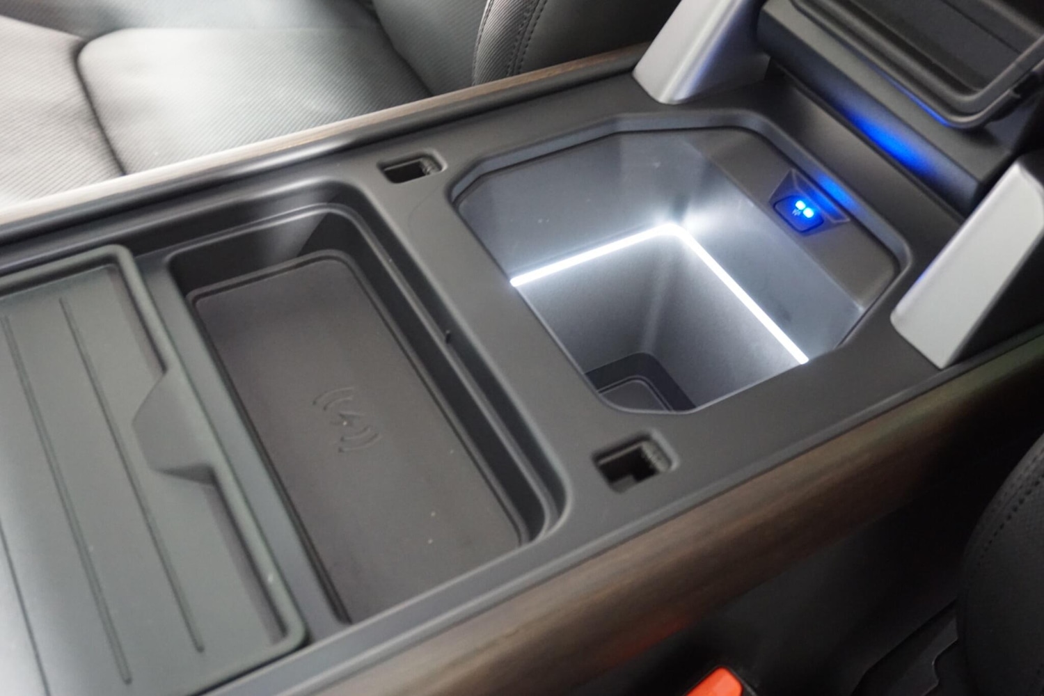 Used Land Rover Defender 2023 for sale - 76472977: Photo 23