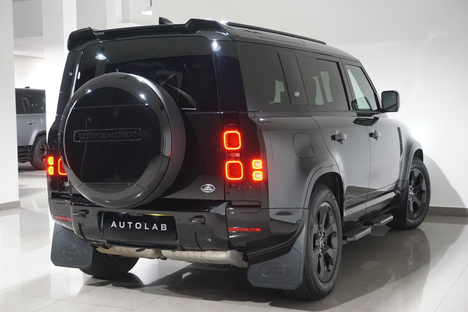 Used Land Rover Defender 2023 for sale - 76472977: Photo 26