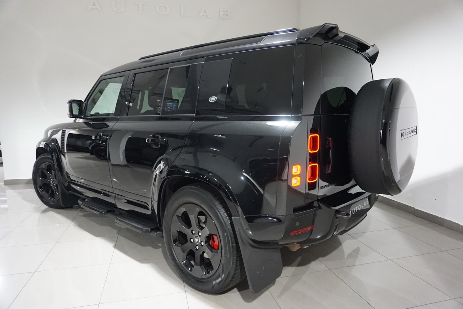 Used Land Rover Defender 2023 for sale - 76472977: Photo 30
