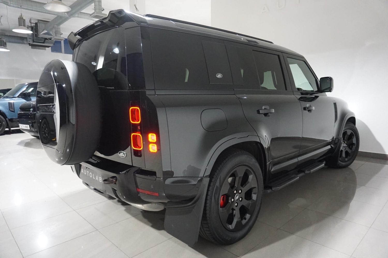 Used Land Rover Defender 2023 for sale - 76472977: Photo 32